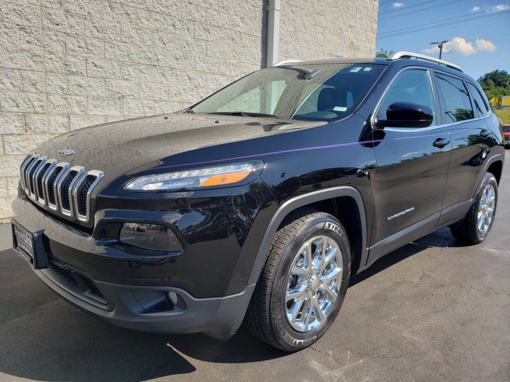 Pre-Owned 2018 Jeep Cherokee Latitude Plus 4D Sport ...