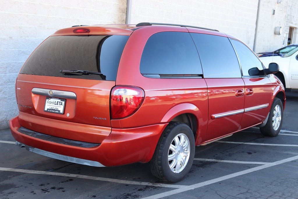 PreOwned 2006 Chrysler Town & Country Touring 4D