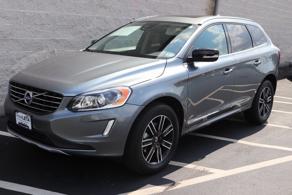 Pre-owned 2017 Volvo Xc60 T5 Dynamic 4d Sport Utility Near St. Louis 